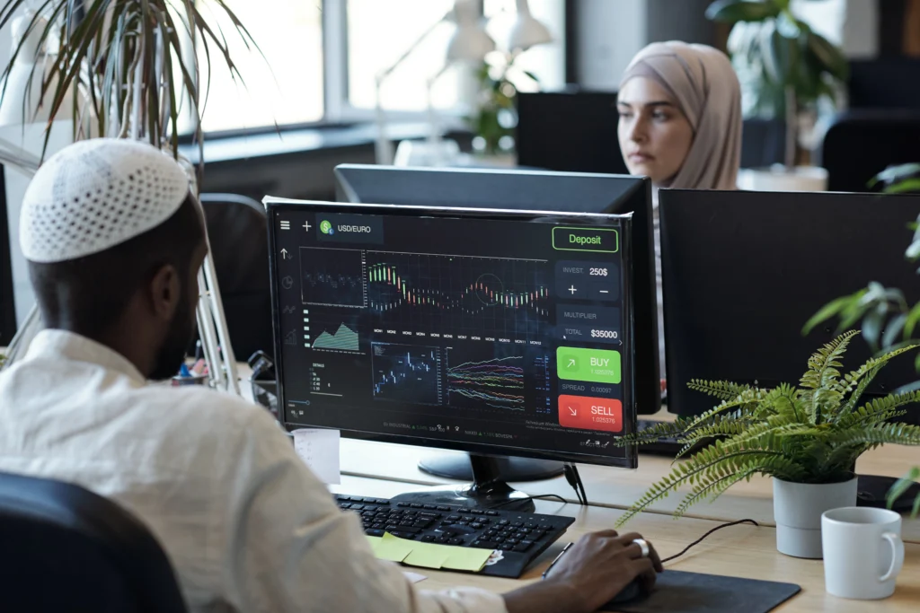 MT4 traders sitting in front of their monitor screens